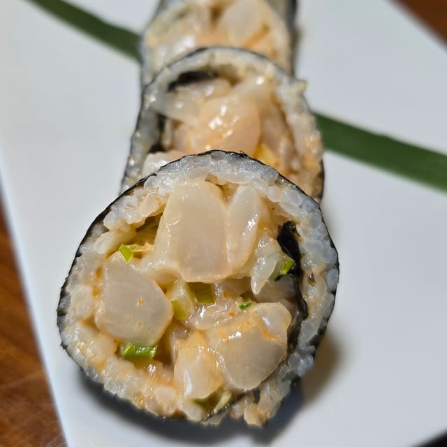 Spicy Scallop Cut Roll.