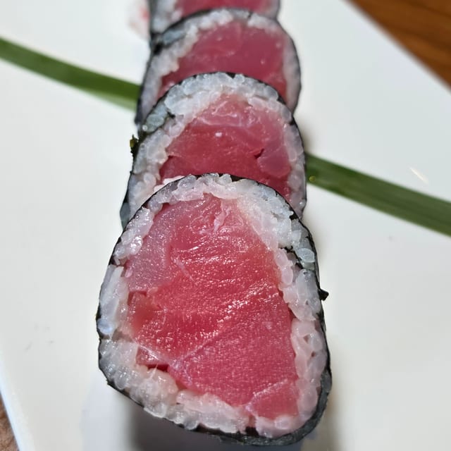 Tuna Cut Roll.