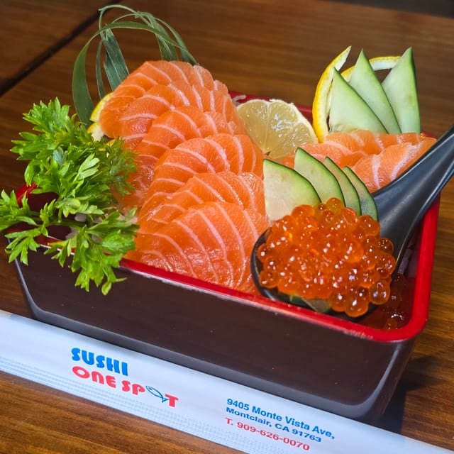 Salmon Bowl (Salmon & Salmon Eggs).